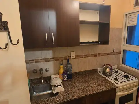 Oficina de un ambiente divisible, en el barrio de Recoleta, zona comercial