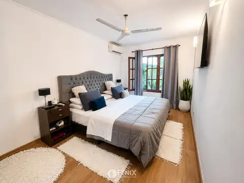 Casa en Venta con 3 cocheras