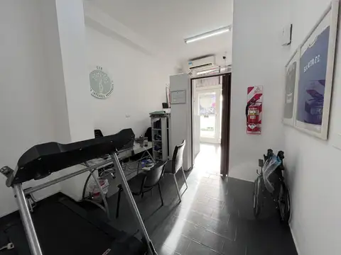 Excelente local  de 60m2 en Av. Maipú, Olivos.