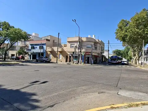 Hipolito Yrigoyen al 3400