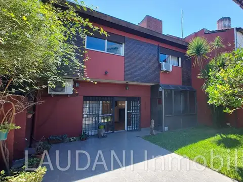 CASA 5amb. con jardin, quincho y cochera VILLA REAL