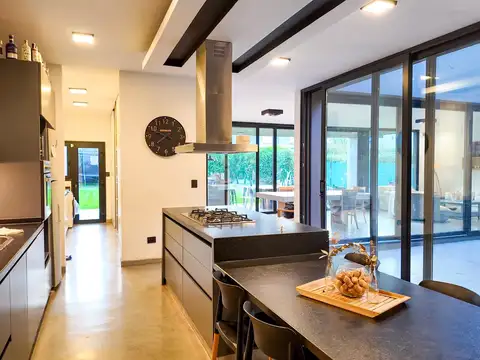 VENTA DE CASA 3 DORMITORIOS - SANTINA NORTE