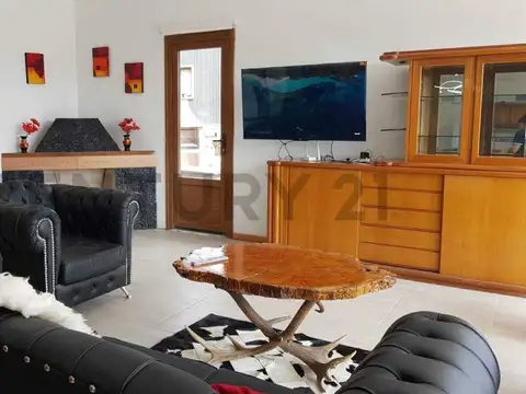 Casa en Alquiler con 1 cochera