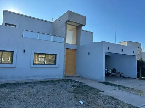 Casa Estrenar, Cortaderas 2, 3 Dorm, 3 Baños, Calefacción, Jardín, Cochera Doble