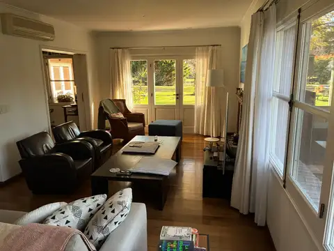 IMPECABLE CHALET EN ABRIL CLUB DE CAMPO