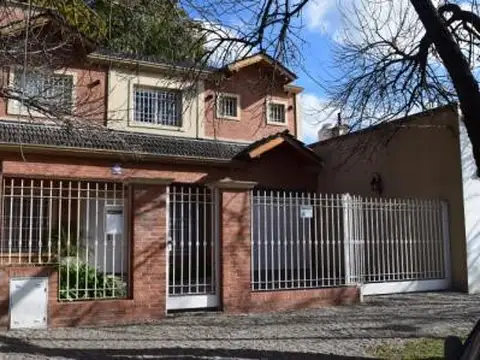 Excelente casa en el centro de Escobar