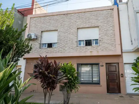 Avenida López y Planes 4700