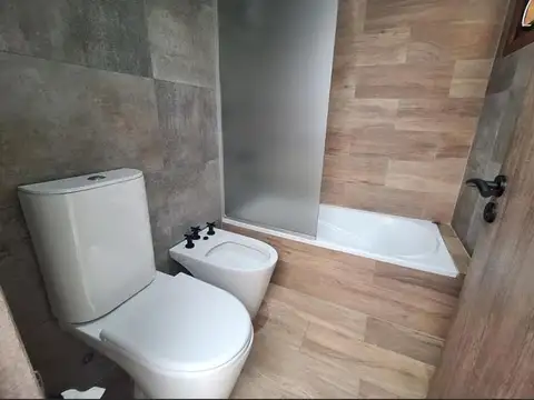 Casa 5 ambientes con 4 baños