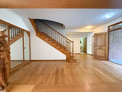 Casa en Venta con 3 cocheras