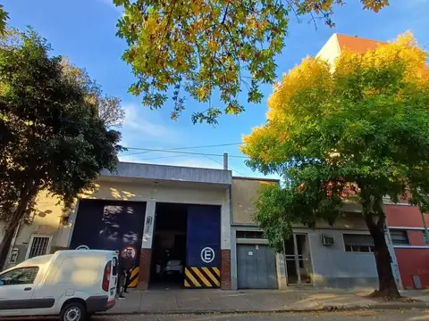 ALQUILER DEPOSITO COMERCIAL FLORES 845m2 cubiertos