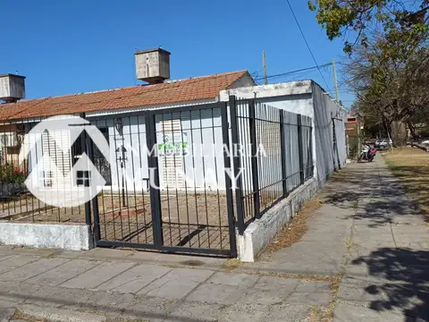 VENTA CASA EN ESQUINA BARRIO SANTA ANA 1 ZONA SUR