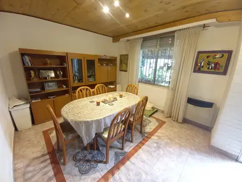 Casa 5 ambientes con 2 baños