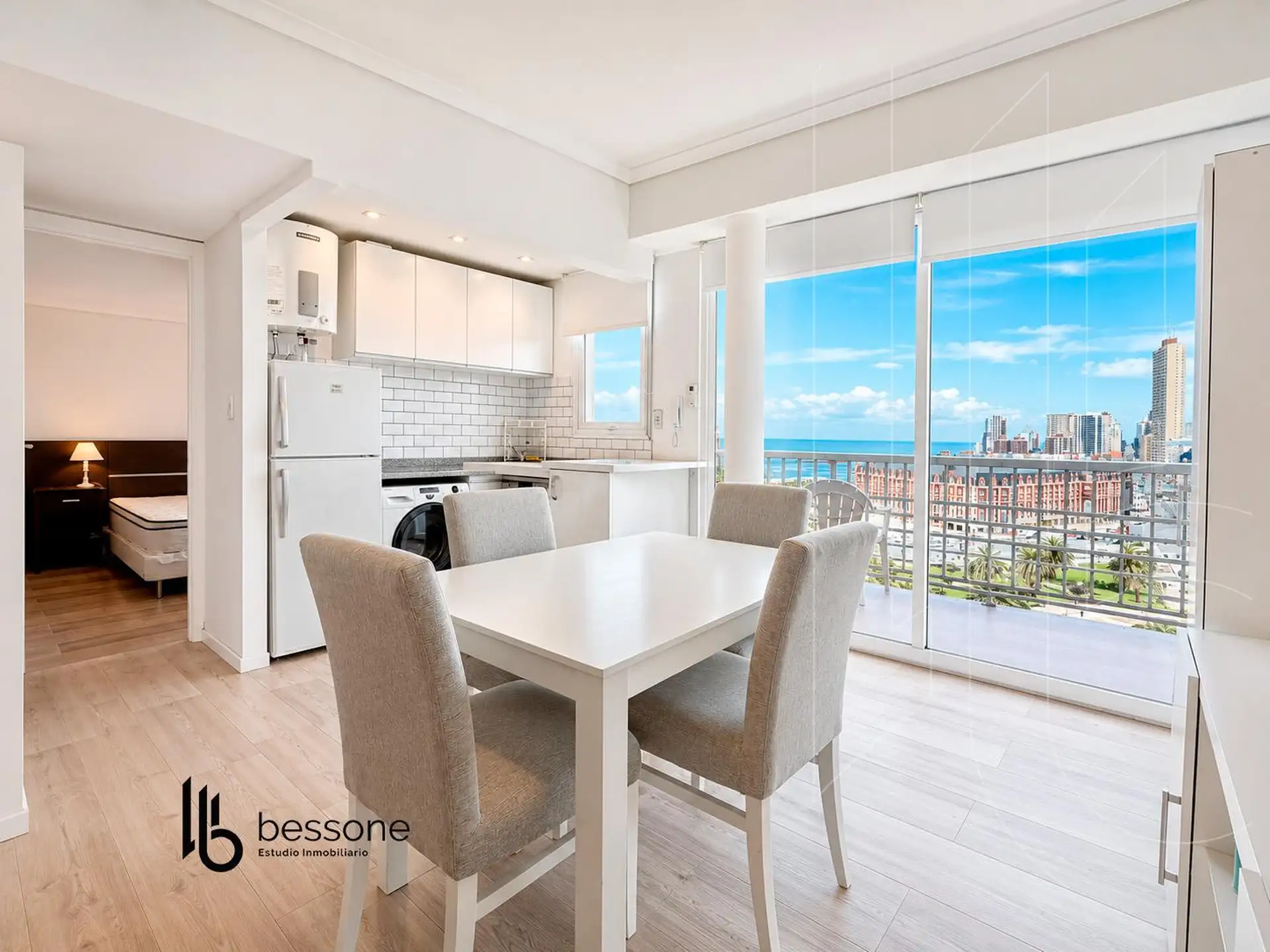 Depto 2 amb, 34m² cubiertos con balcón terraza y vista al mar — Plaza Colon