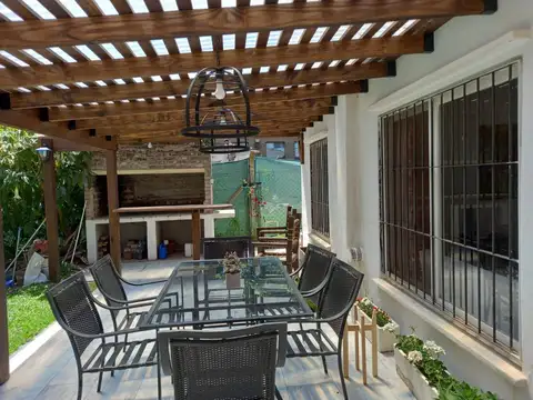 Casa 4 ambientes con 1 baño