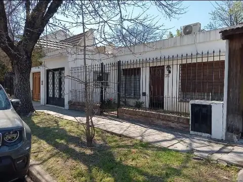 CASA EN VENTA CASTELAR NORTE