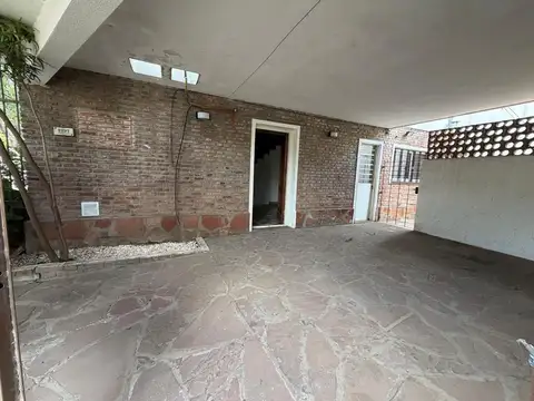 Casa 4 ambientes con 1 baño