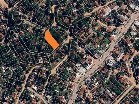 AMPLIO TERRENO MULTIFAMILIAR CON SALIDA A DOS CALLES