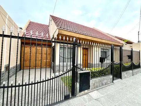 CASA  4 AMBIENTES - EN VENTA - ZONA RESIDENCIAL - HAEDO BARRIO GUEMES - APTO CREDITO