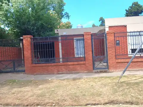 VENTA CASA 4 AMBIENTES EN VIRREY DEL PINO