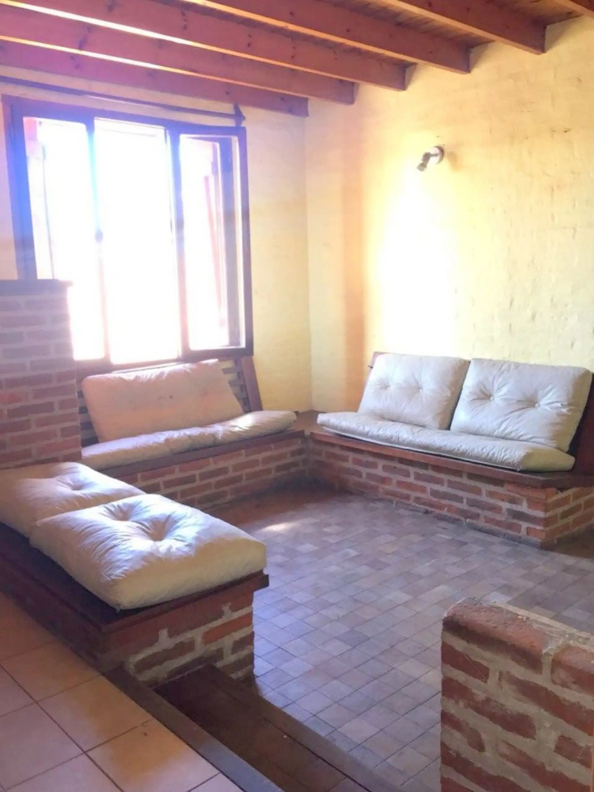 Chalet 4 amb. con parque y garage - Rosales y Dellepiane
