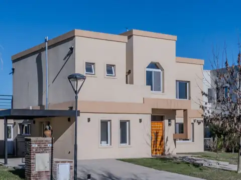 Casa 6 ambientes en venta en EL CANTON con pileta