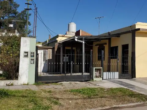 Casa y Depto sobre Sinclair, a metros de Av. Yrigoyen, Glew