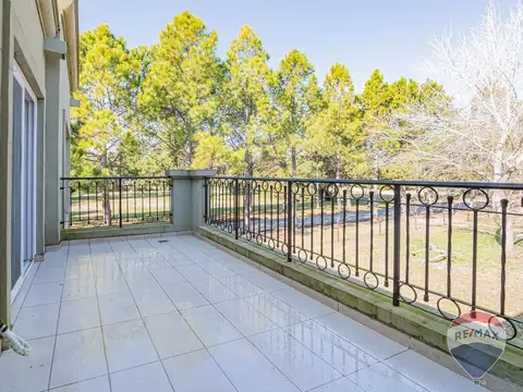 CASA EN VENTA EN MIRALAGOS