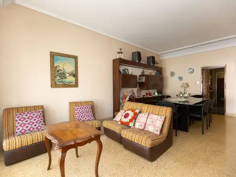 VENTA CASA CINCO AMBIENTES C/PATIO - CASEROS