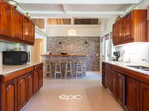 Casa 4 ambientes con 4 baños