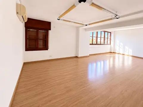 Oficina grande en alquiler ideal showroom, equipo de trabajo