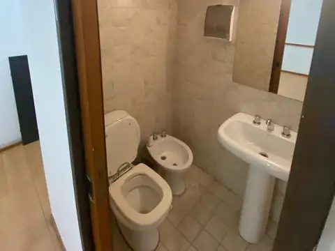 Oficina grande en alquiler ideal showroom, equipo de trabajo