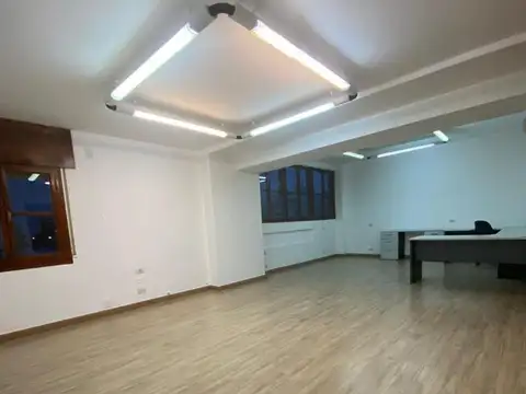 Oficina grande en alquiler ideal showroom, equipo de trabajo