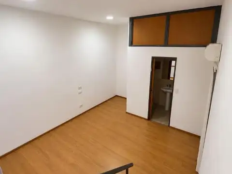 Oficina grande en alquiler ideal showroom, equipo de trabajo