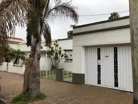 casa 3 ambientes con cochera alquiler Ramos Mejia