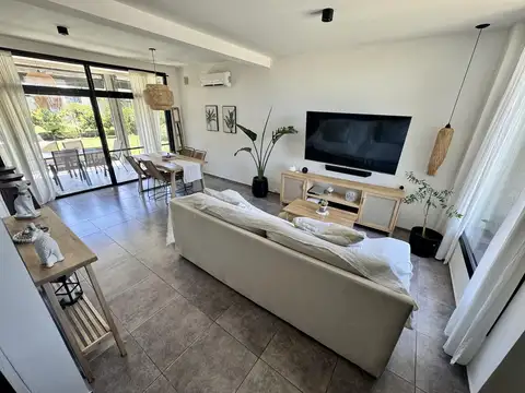 Venta Casa Moderna - Barrio El Aljibe - Manzanares - DVH / Losa Radiante / Luminosa
