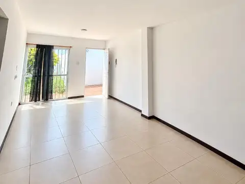 Casa 2 ambientes con 1 baño