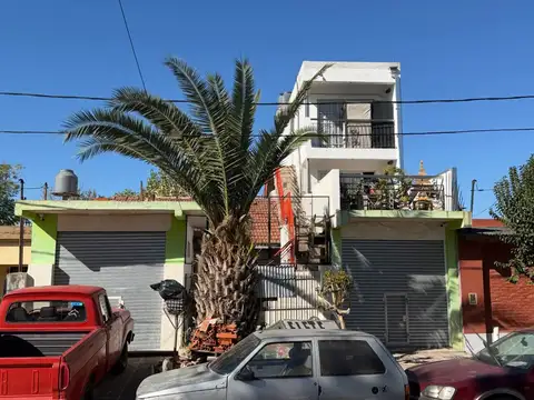 Propiedad Multifamiliar/ Casa + 4 monoambientes