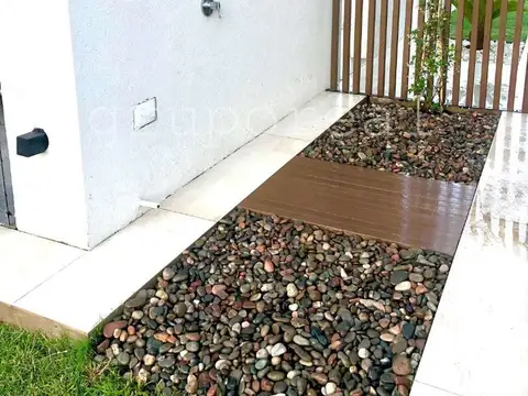 Moderna Propiedad en una Planta - Gran parque y piscina