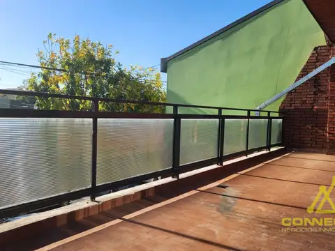 Casa 6 ambientes con 2 baños