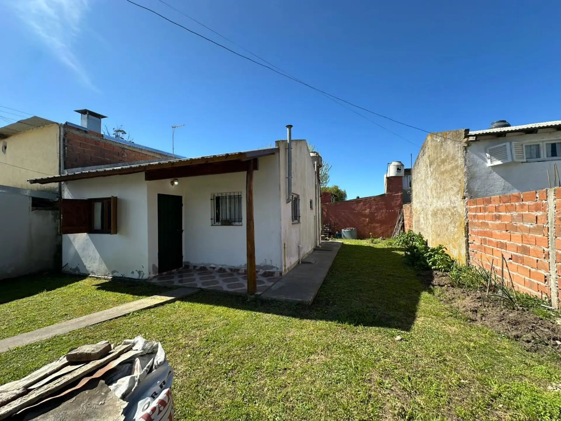 Venta Casa 2 ambientes con amplio patio