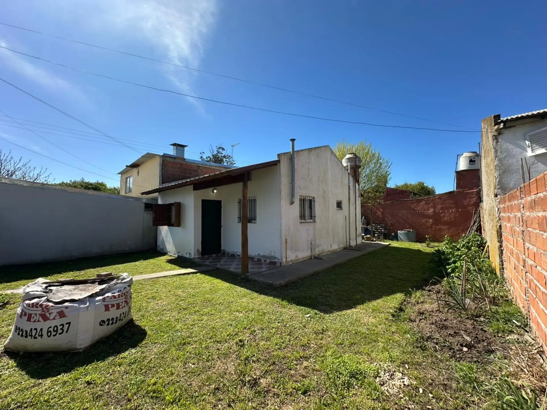 Venta Casa 2 ambientes con amplio patio
