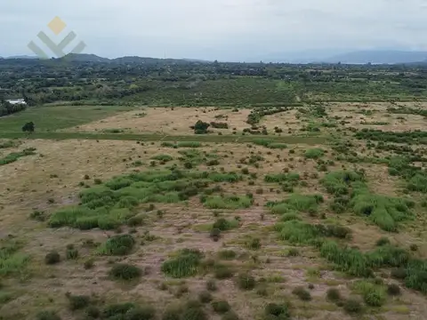 Campo Agrícola con Riego en el Valle de Lerma