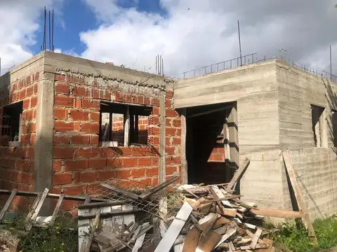 Casa 5 ambientes con 2 baños