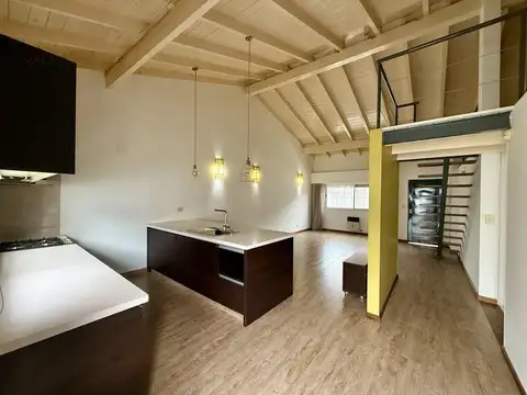 Alquiler casa 3 ambiente con jardín y parrilla en Haedo.