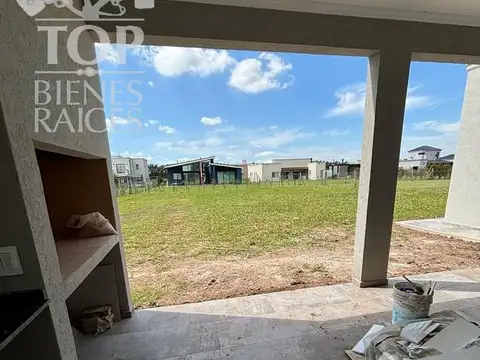 Casa en Venta en Countries y Barrios Cerrados en Campana, USD 210.000