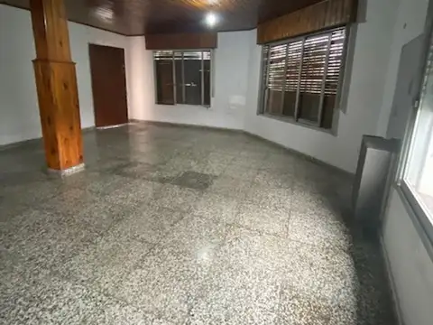 Oportunidad! Casa con departamento en venta en Pilar
