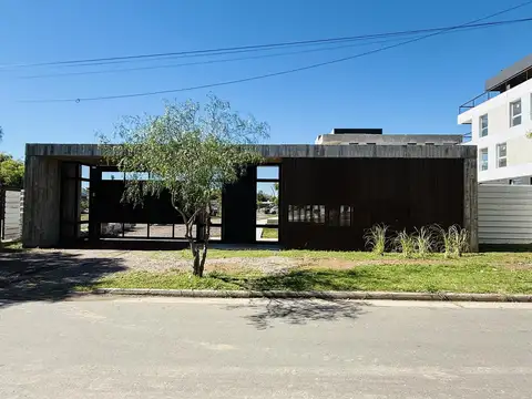 Los Cayos Housing Club