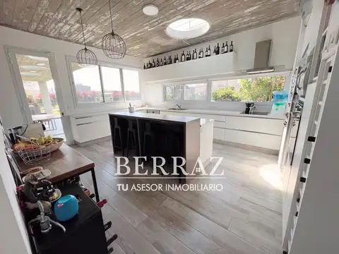 CASA VENTA 5 AMBIENTES EN HARAS SANTA MARÍA EL TRÉBOL ESCOBAR INTERNO