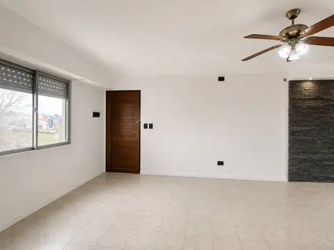 DEPARTAMENTO 4 AMBIENTES VENTA LONGCHAMPS COCHERA
