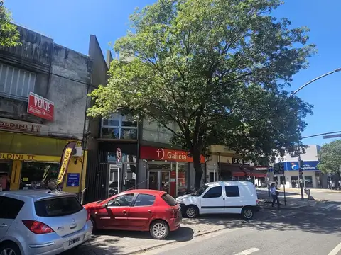 Departamento en Av. Alberdi  al 800, moderno, 2 dormitorios, patio 100 m2 exclusivo, balcones aterrazados